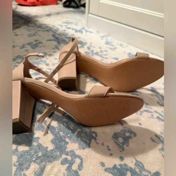 Chic Tan Block Heel heels - Picture 5 of 5